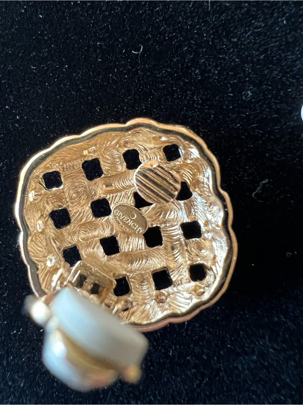 Givenchy square clip on earrings - Picture 4 of 4
